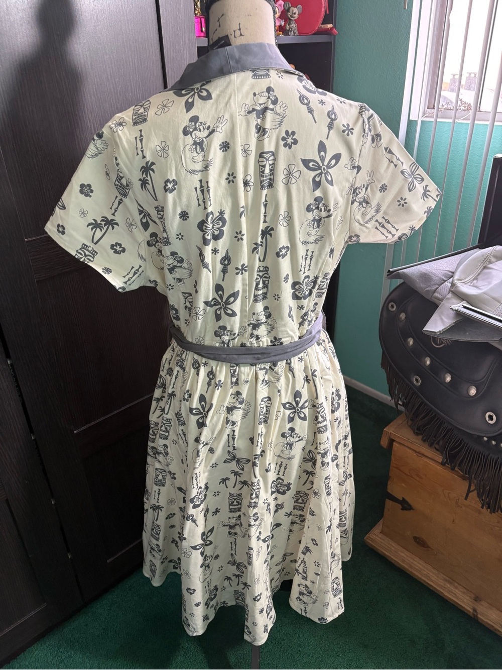 Disney Tiki Minnie Mouse tropical print Short Sleeve Dress with belt tie - Picture 4 of 5